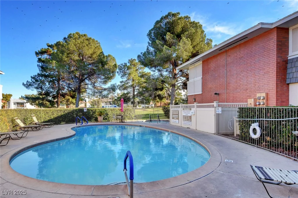 2822 Loveland, Las Vegas, NV 89109