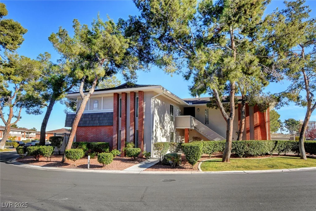 2822 Loveland, Las Vegas, NV 89109