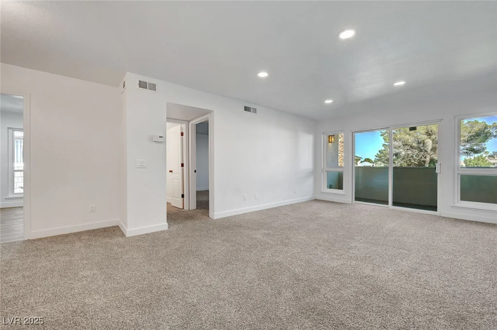 2822 Loveland, Las Vegas, NV 89109