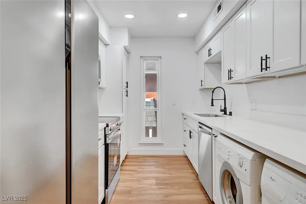 2822 Loveland, Las Vegas, NV 89109