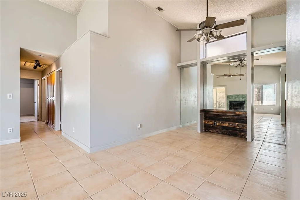 100 Underhill, Las Vegas, NV 89145