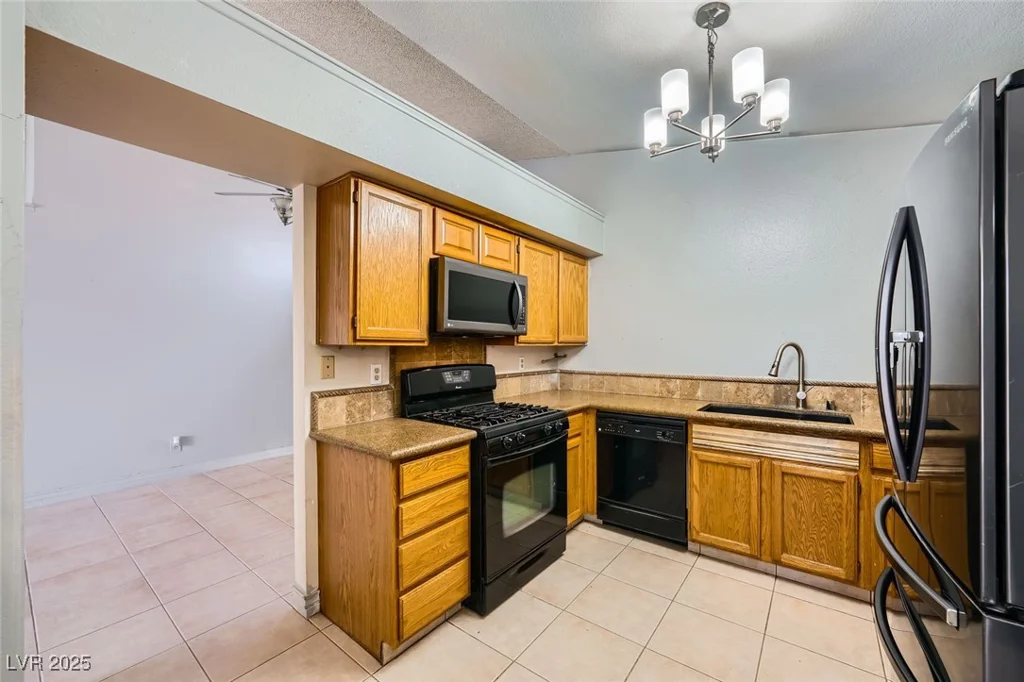 100 Underhill, Las Vegas, NV 89145