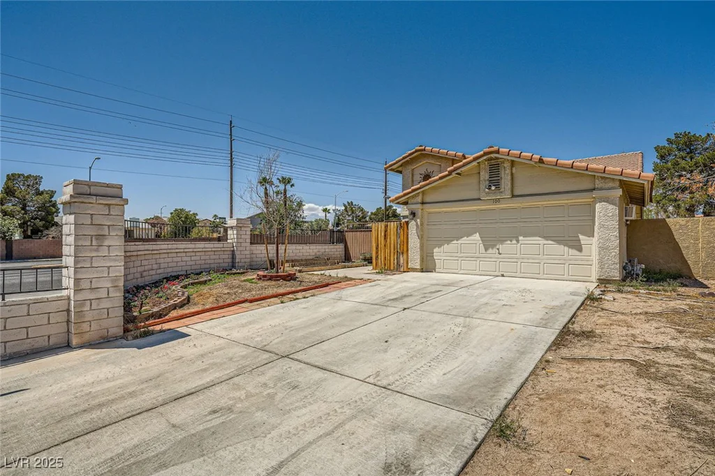 100 Underhill, Las Vegas, NV 89145