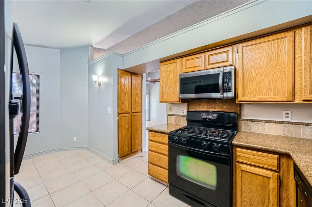 100 Underhill, Las Vegas, NV 89145
