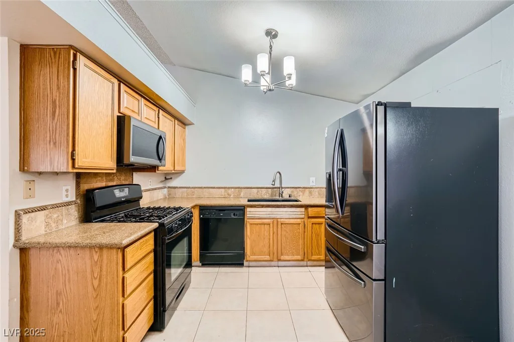 100 Underhill, Las Vegas, NV 89145