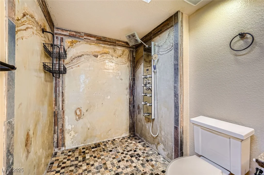 100 Underhill, Las Vegas, NV 89145