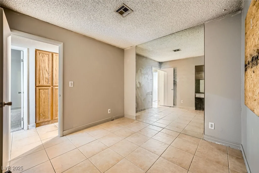 100 Underhill, Las Vegas, NV 89145