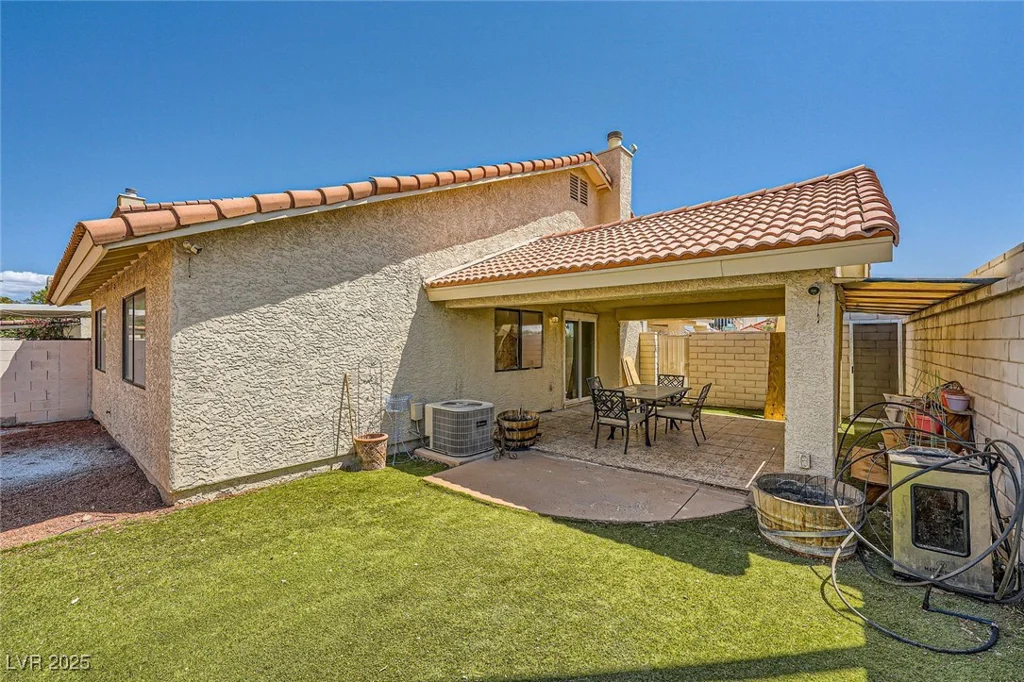 100 Underhill, Las Vegas, NV 89145