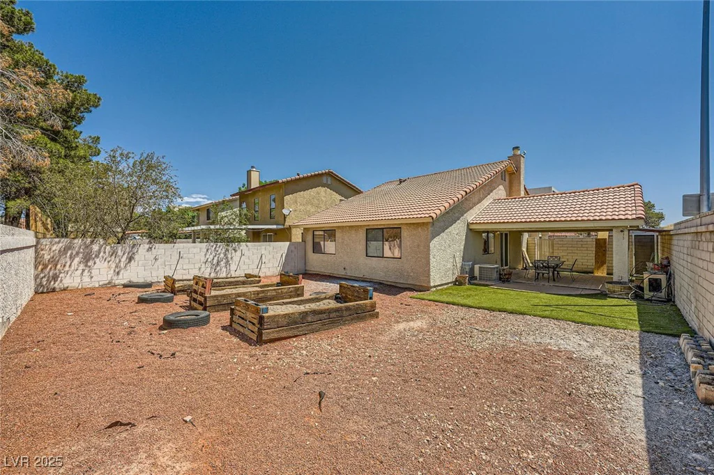 100 Underhill, Las Vegas, NV 89145
