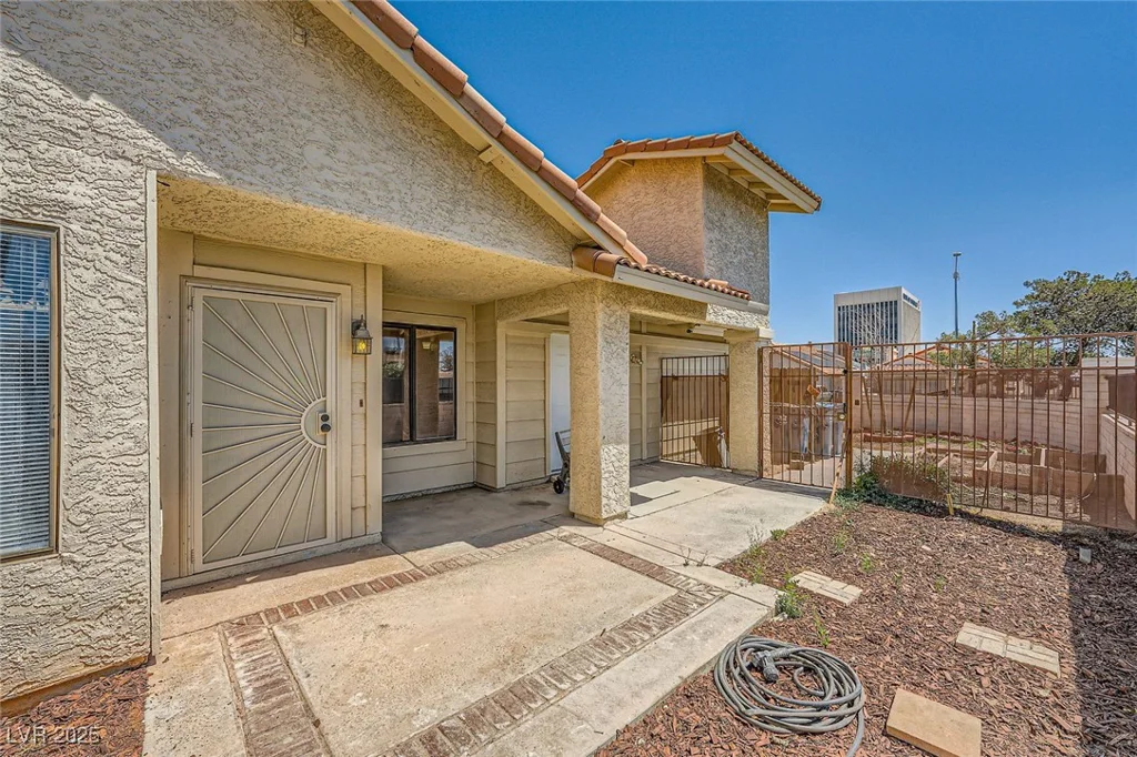 100 Underhill, Las Vegas, NV 89145