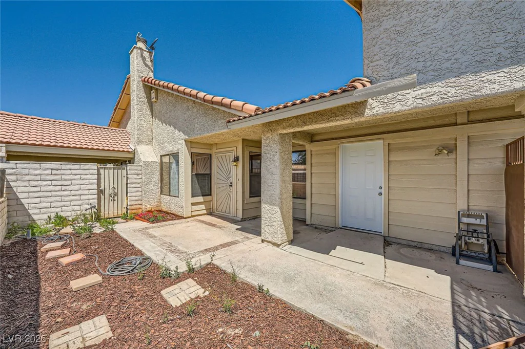100 Underhill, Las Vegas, NV 89145