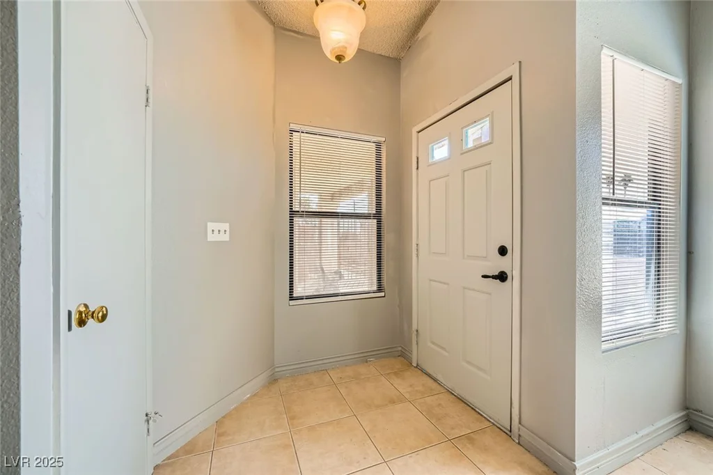 100 Underhill, Las Vegas, NV 89145