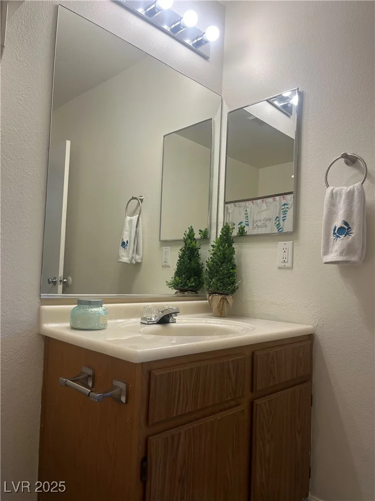 5904 Oakton, Las Vegas, NV 89130