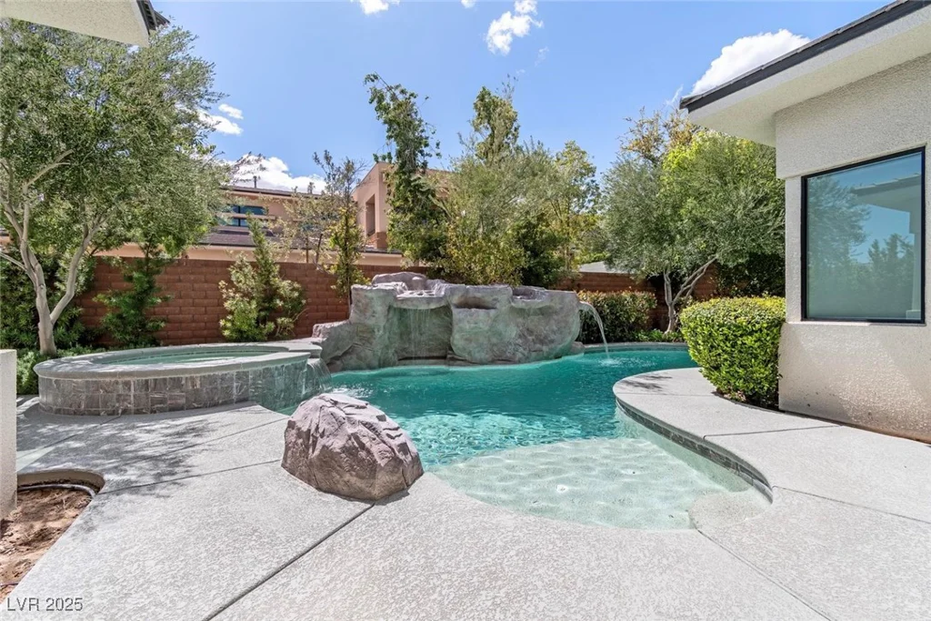 29 Owl Ridge, Las Vegas, NV 89135