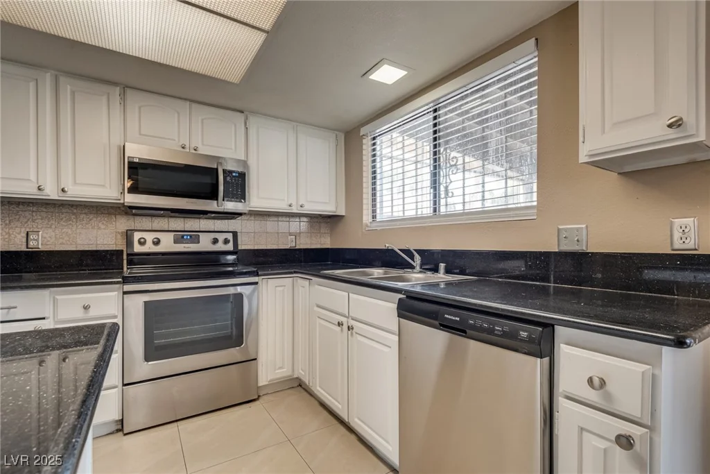 3350 Duece, Las Vegas, NV 89121