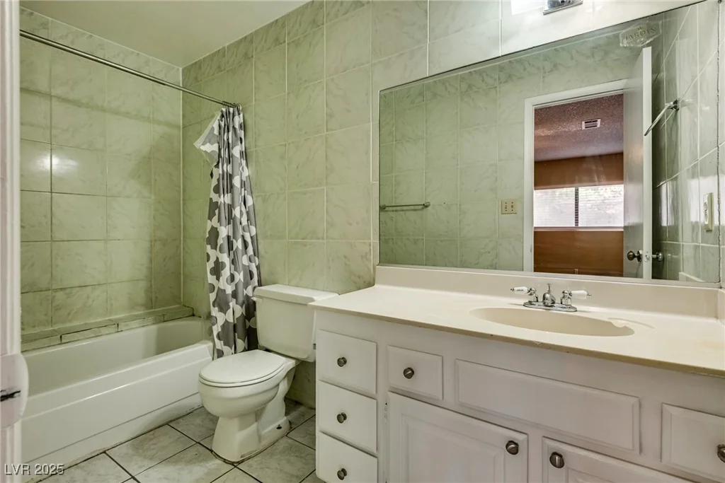 3350 Duece, Las Vegas, NV 89121