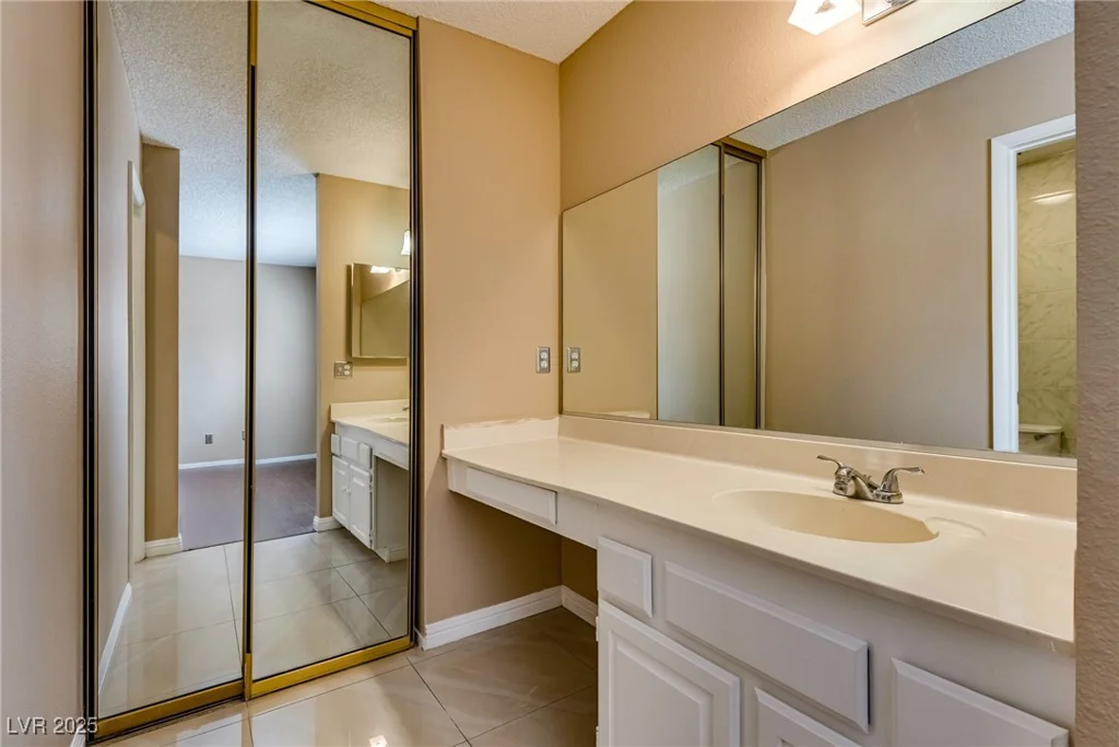 3350 Duece, Las Vegas, NV 89121