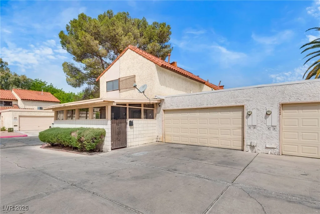 3350 Duece, Las Vegas, NV 89121