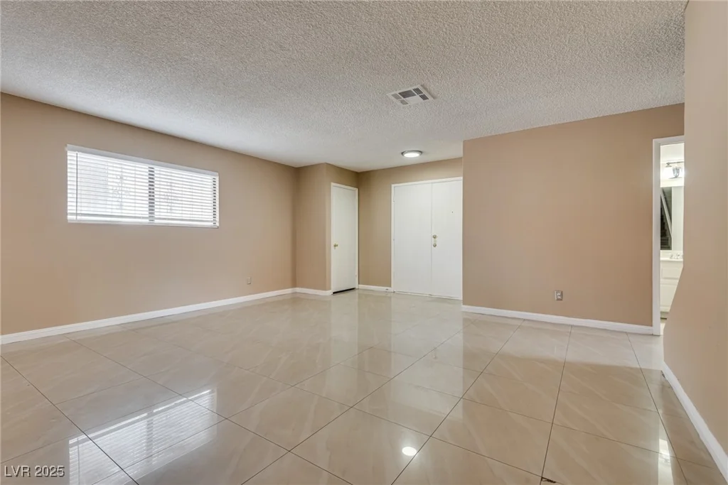3350 Duece, Las Vegas, NV 89121
