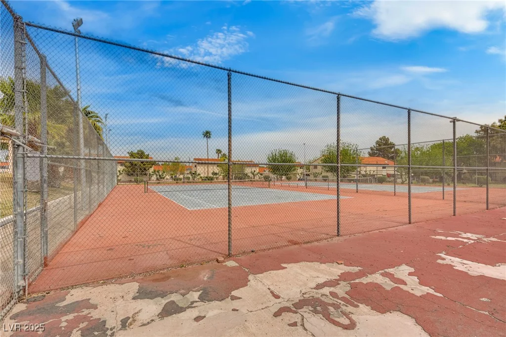 3350 Duece, Las Vegas, NV 89121