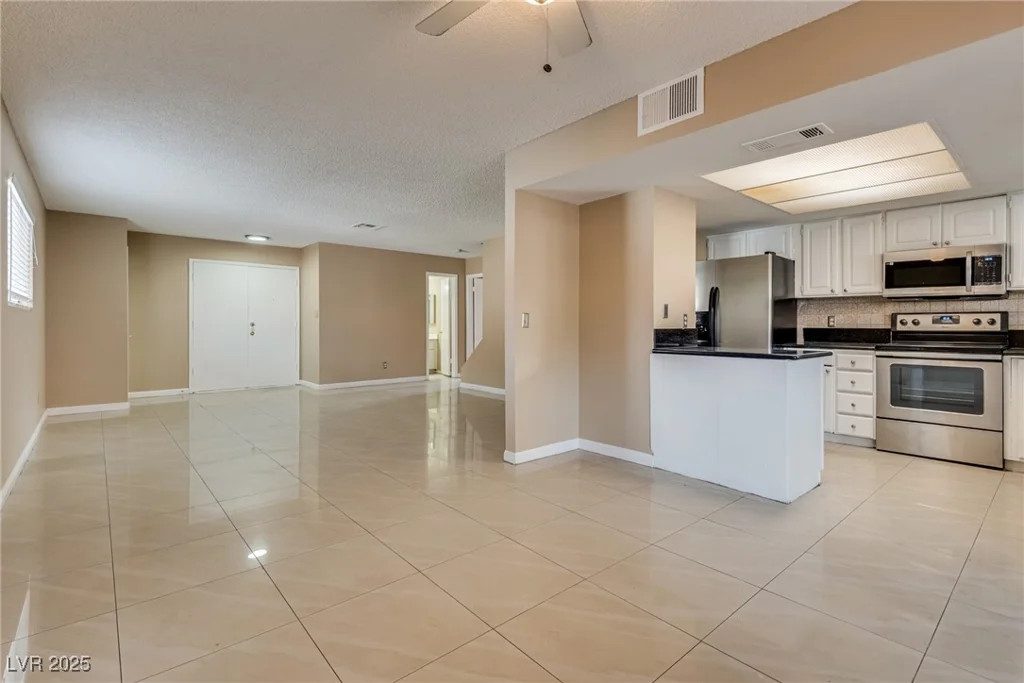 3350 Duece, Las Vegas, NV 89121