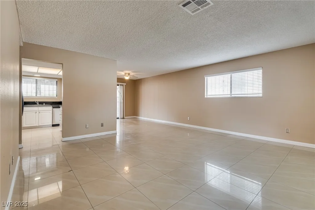 3350 Duece, Las Vegas, NV 89121