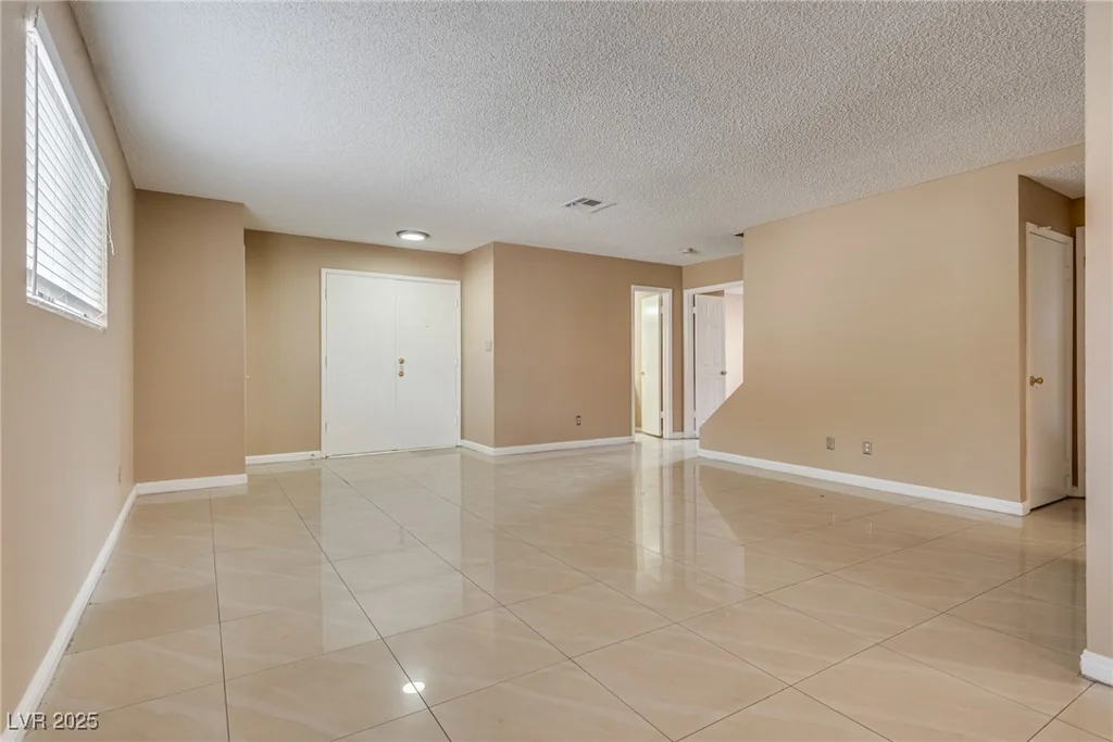 3350 Duece, Las Vegas, NV 89121