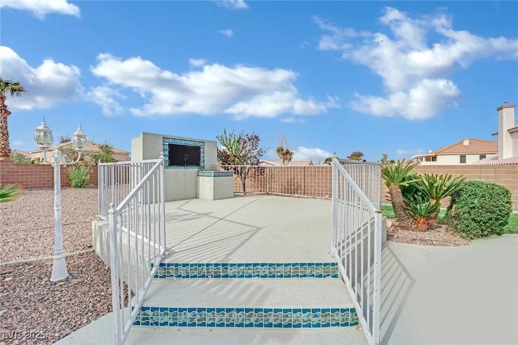 6927 Adobe Villa, Las Vegas, NV 89142