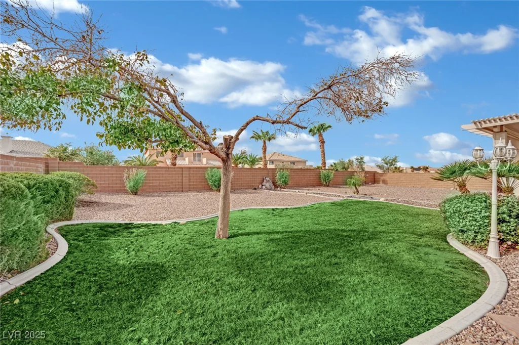 6927 Adobe Villa, Las Vegas, NV 89142