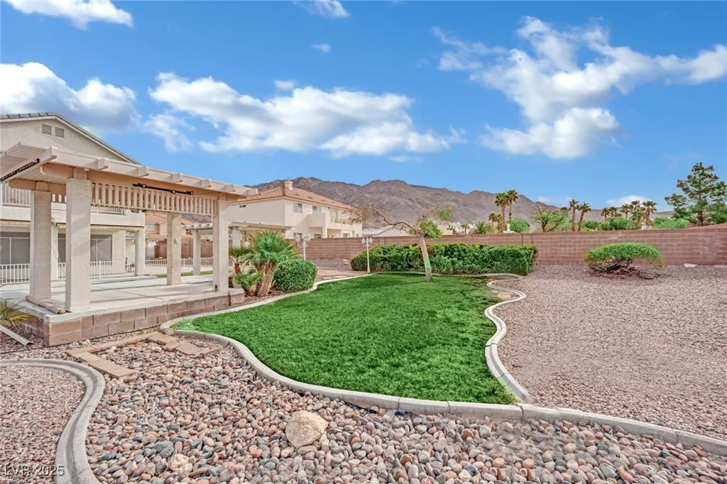 6927 Adobe Villa, Las Vegas, NV 89142