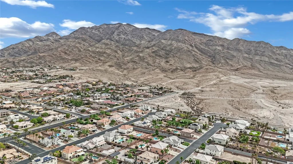 6927 Adobe Villa, Las Vegas, NV 89142