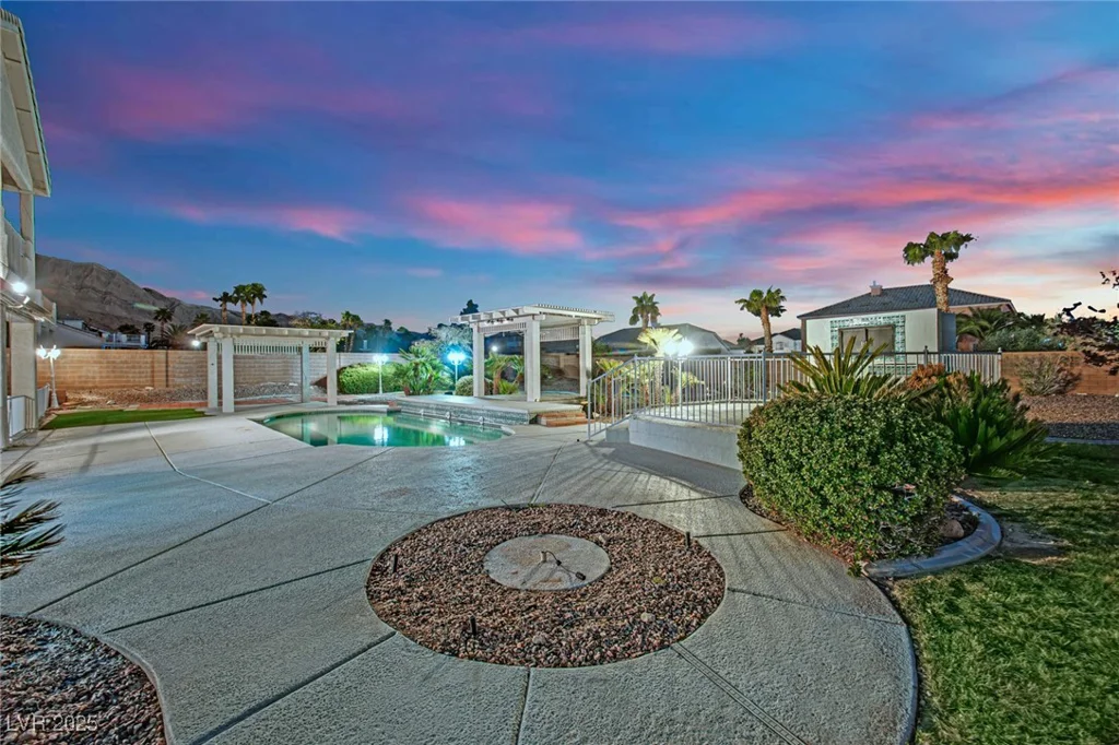 6927 Adobe Villa, Las Vegas, NV 89142