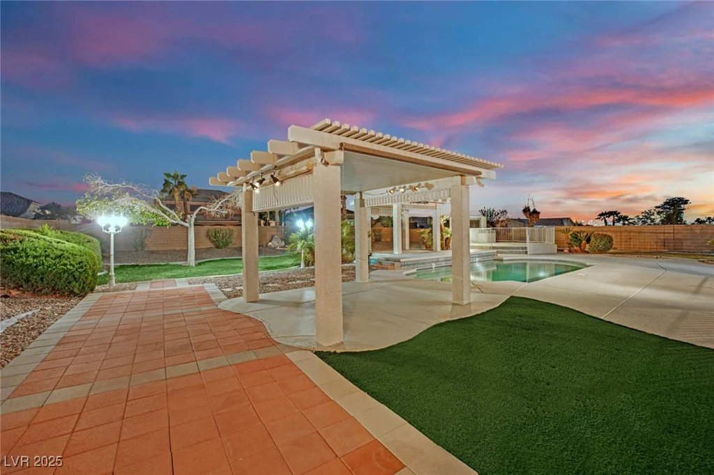 6927 Adobe Villa, Las Vegas, NV 89142