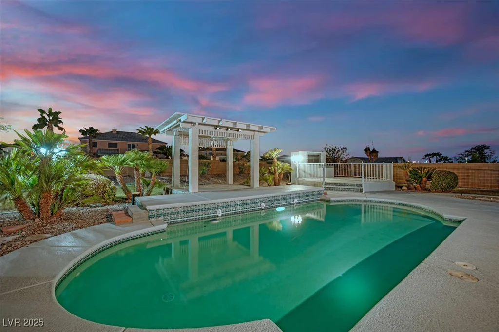 6927 Adobe Villa, Las Vegas, NV 89142