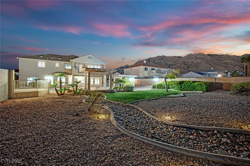 6927 Adobe Villa, Las Vegas, NV 89142