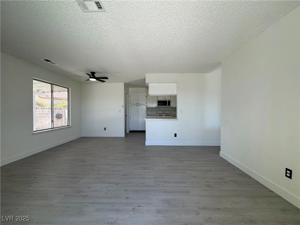 8072 Hackberry, Las Vegas, NV 89123
