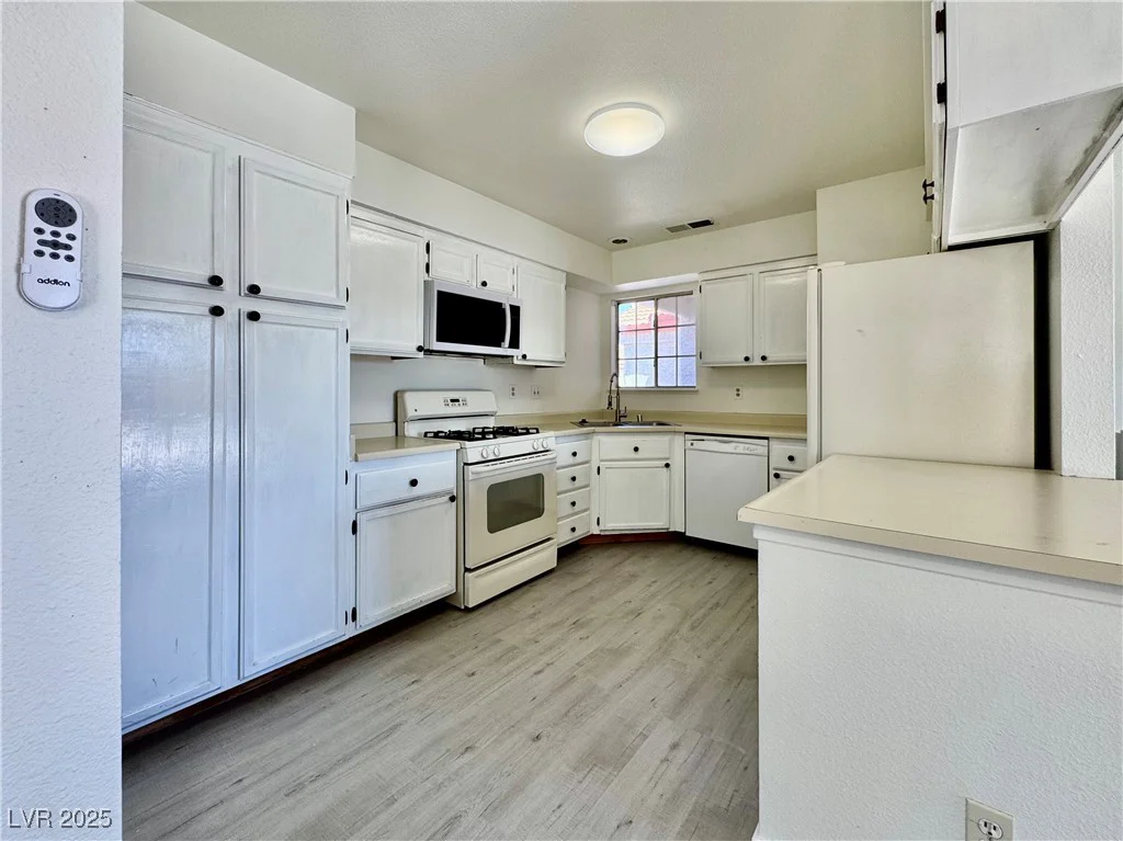 8072 Hackberry, Las Vegas, NV 89123