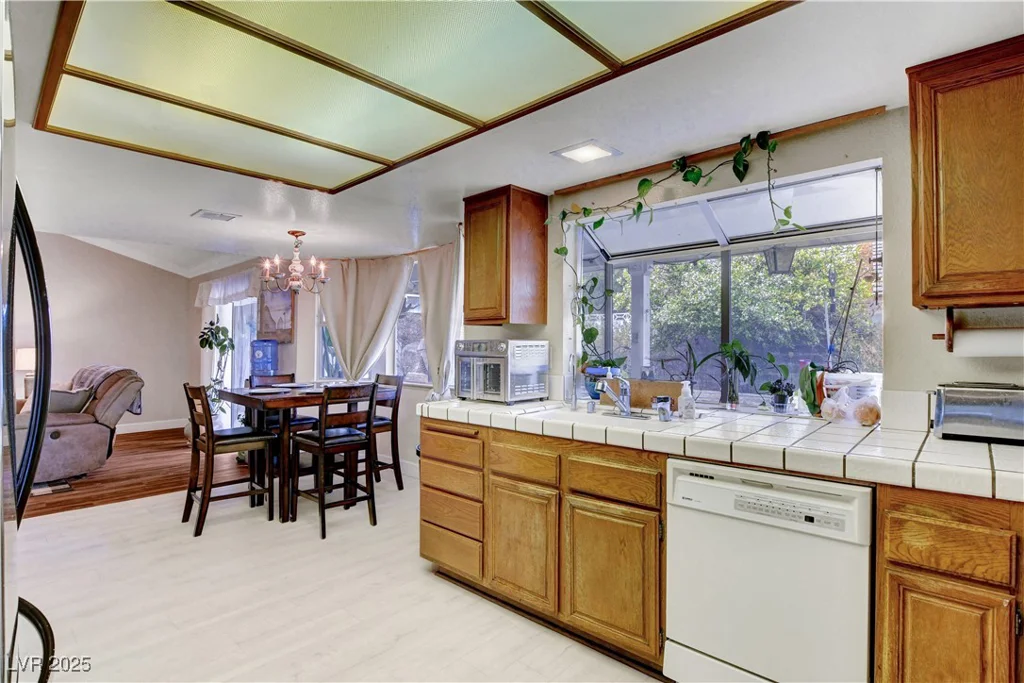6304 Peppermill, Las Vegas, NV 89146