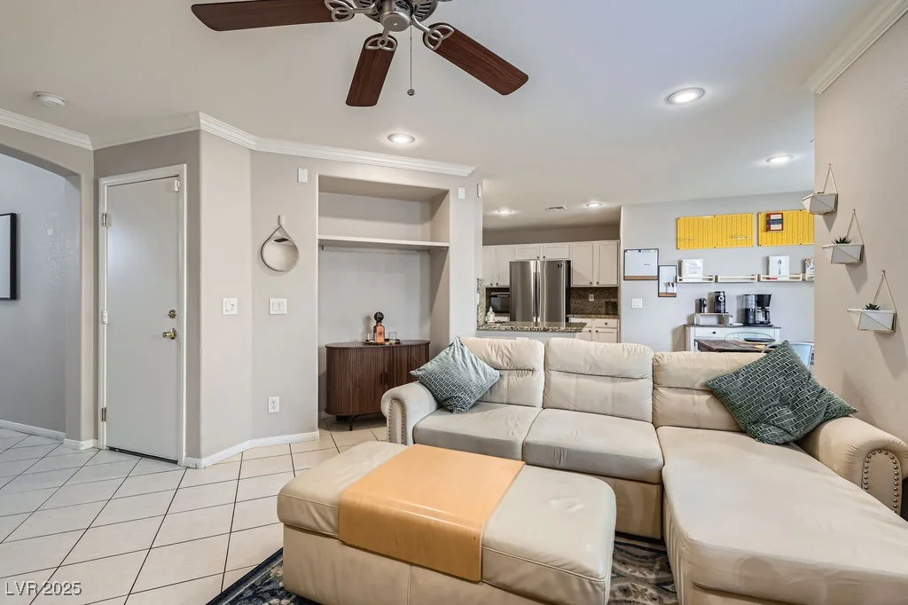 9066 Hilverson, Las Vegas, NV 89148
