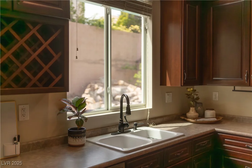 7743 Tree Lane Peak, Las Vegas, NV 89166