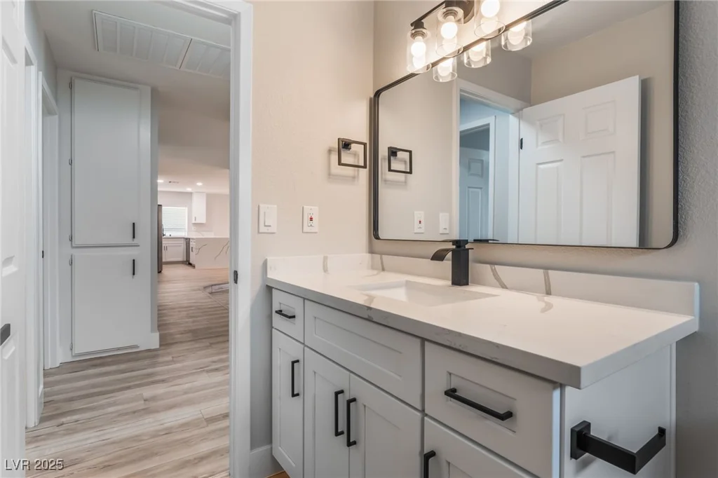 5771 Auckland, Las Vegas, NV 89110