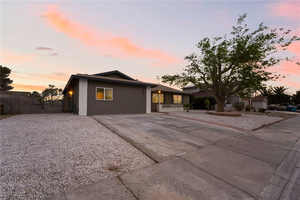 5771 Auckland, Las Vegas, NV 89110
