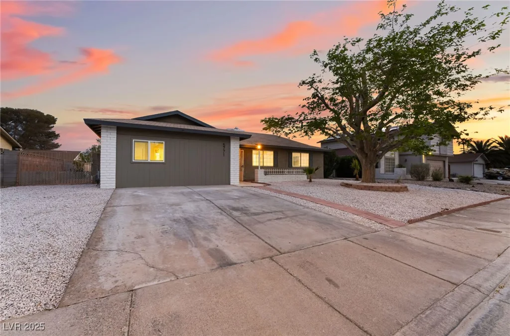 5771 Auckland, Las Vegas, NV 89110