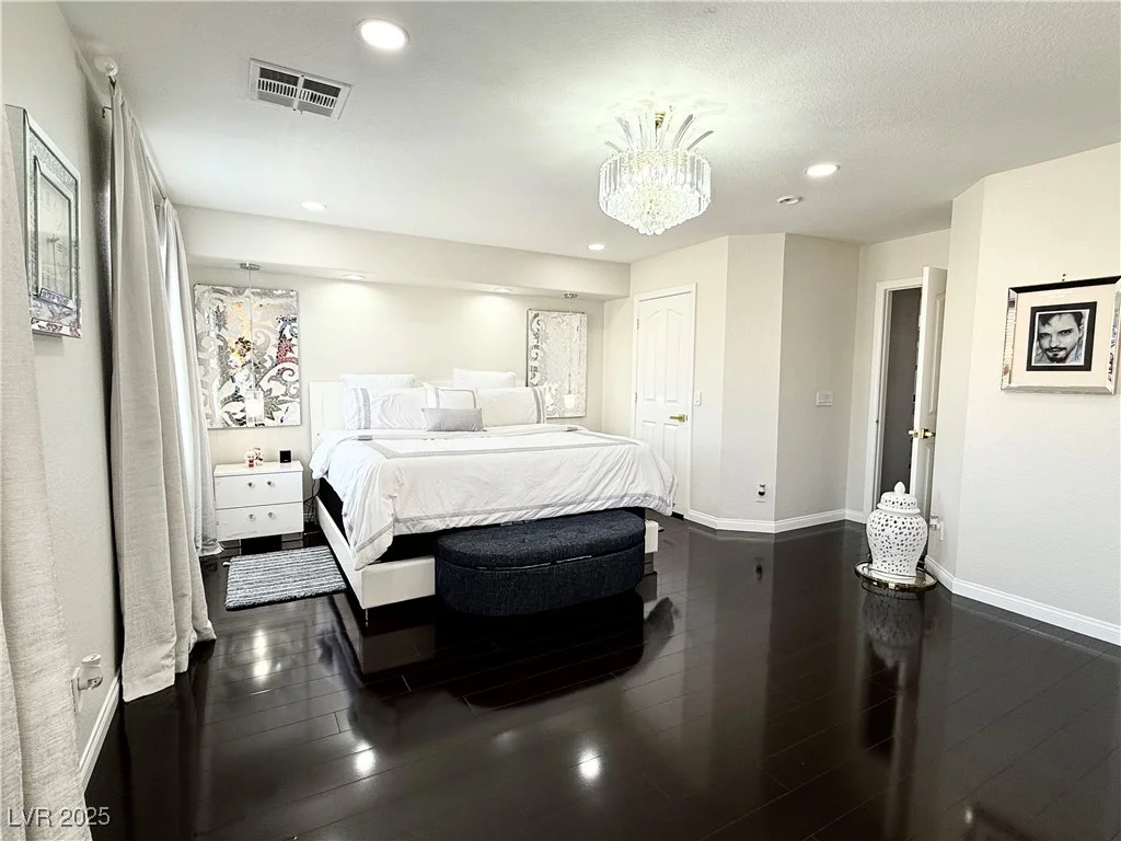 8884 Dove Cove, Las Vegas, NV 89129