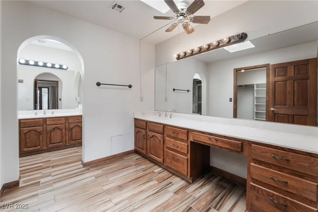6861 Washington, Las Vegas, NV 89110