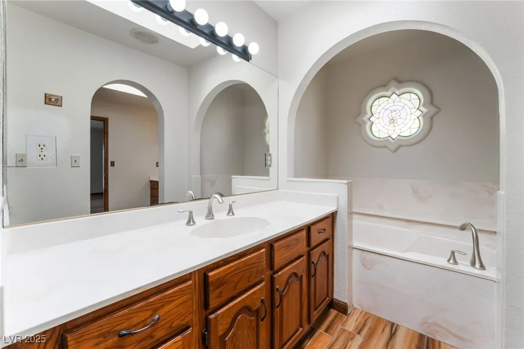 6861 Washington, Las Vegas, NV 89110