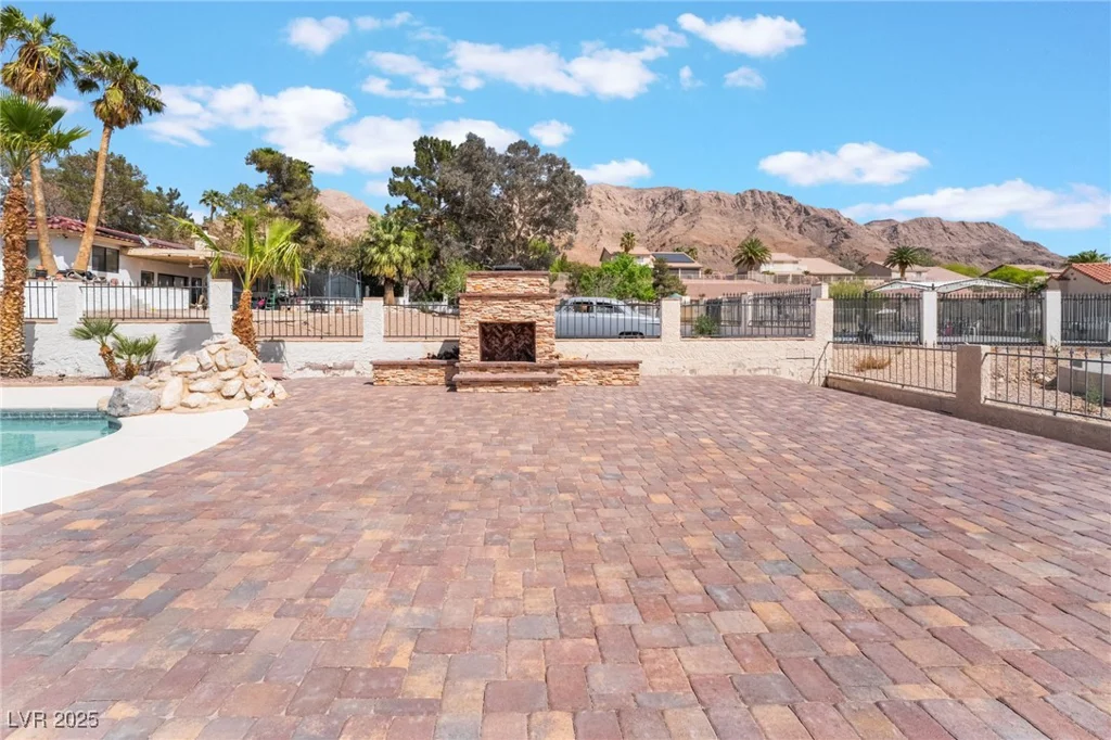 6861 Washington, Las Vegas, NV 89110