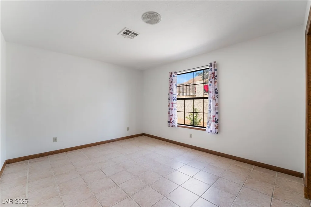 6861 Washington, Las Vegas, NV 89110
