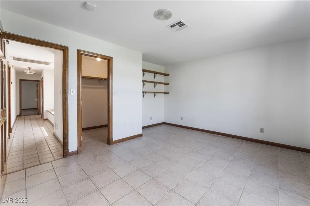 6861 Washington, Las Vegas, NV 89110