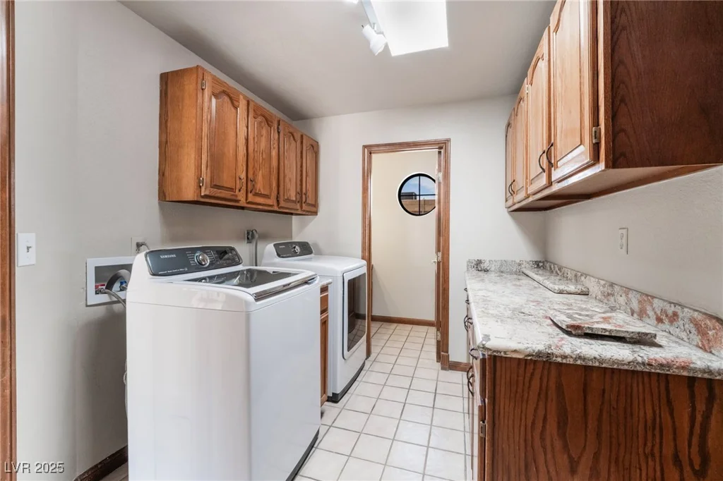 6861 Washington, Las Vegas, NV 89110